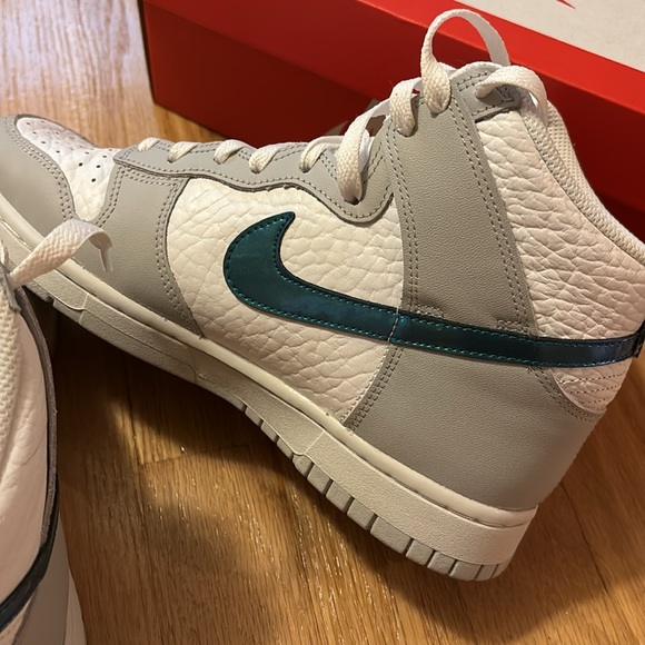 Nike Dunk High - Picture 7 of 9